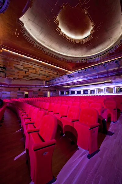 Widownia, scena i zaplecze Teatru Muzycznego Capitol - fotografia 31