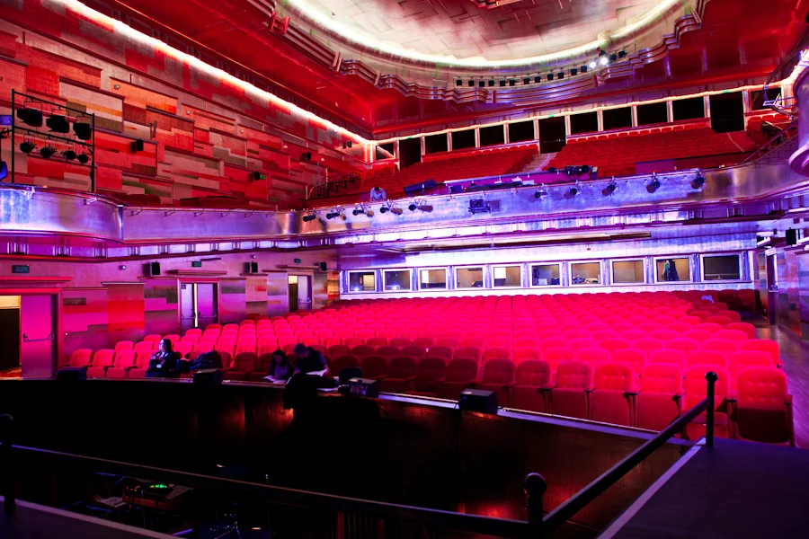 Widownia, scena i zaplecze Teatru Muzycznego Capitol - fotografia 34
