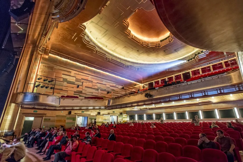 Widownia, scena i zaplecze Teatru Muzycznego Capitol - fotografia 32