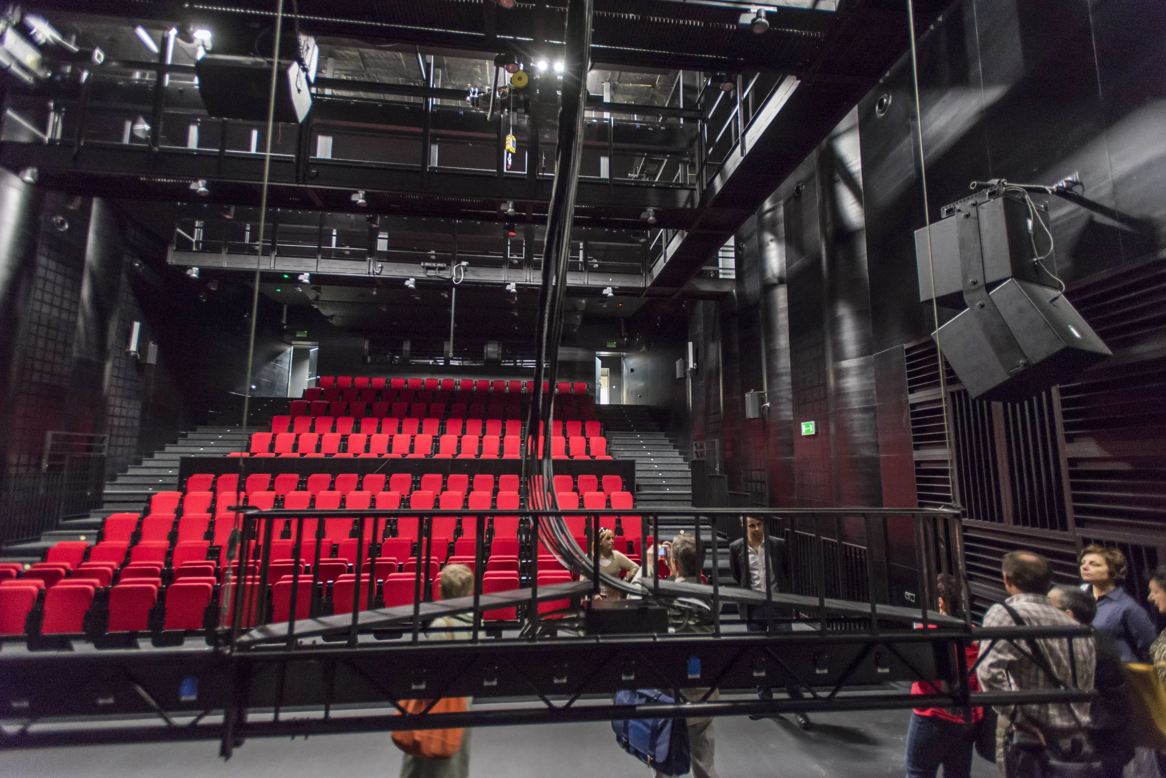 Widownia, scena i zaplecze Teatru Muzycznego Capitol - fotografia 36