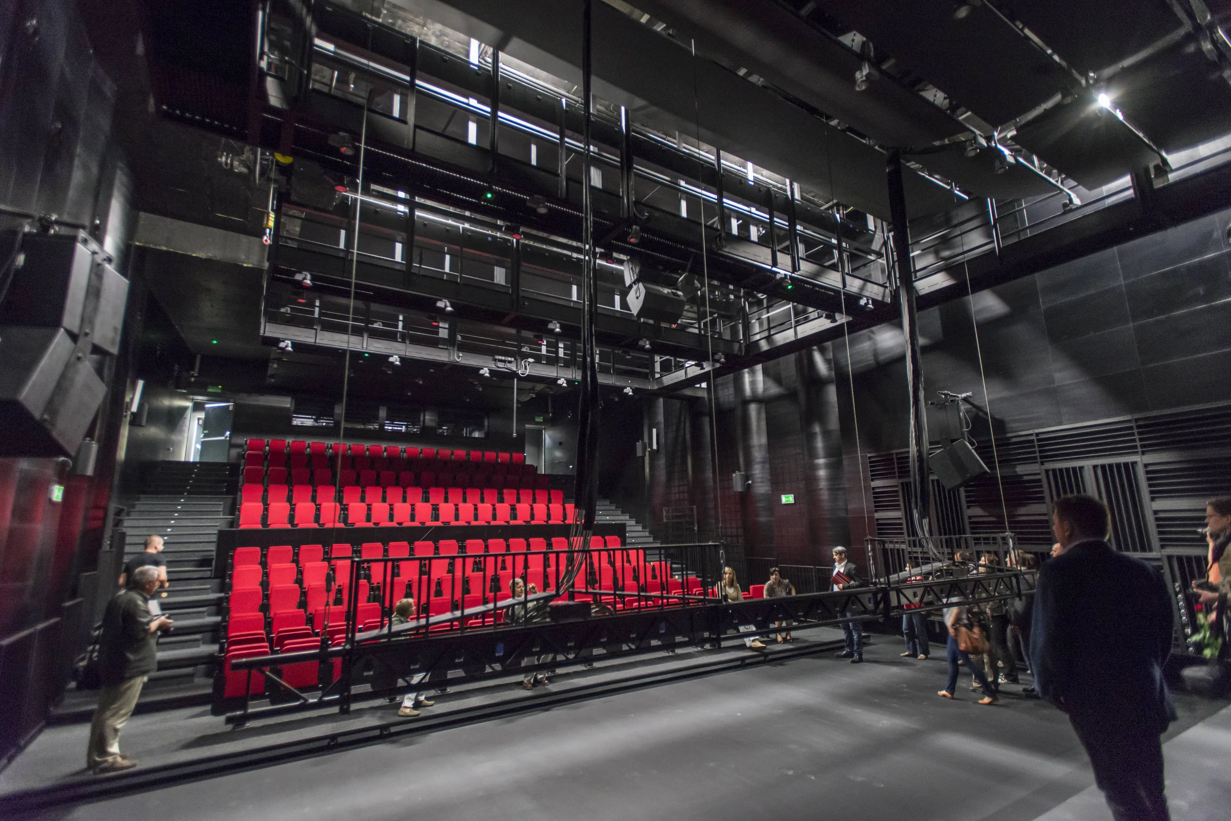 Widownia, scena i zaplecze Teatru Muzycznego Capitol - fotografia 35