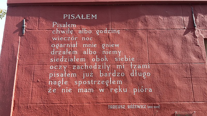 Na zdjęciu mural poetycki w Lejdzie w Holandii. z wierszem Tadeusza Różewicza "Pisałem"