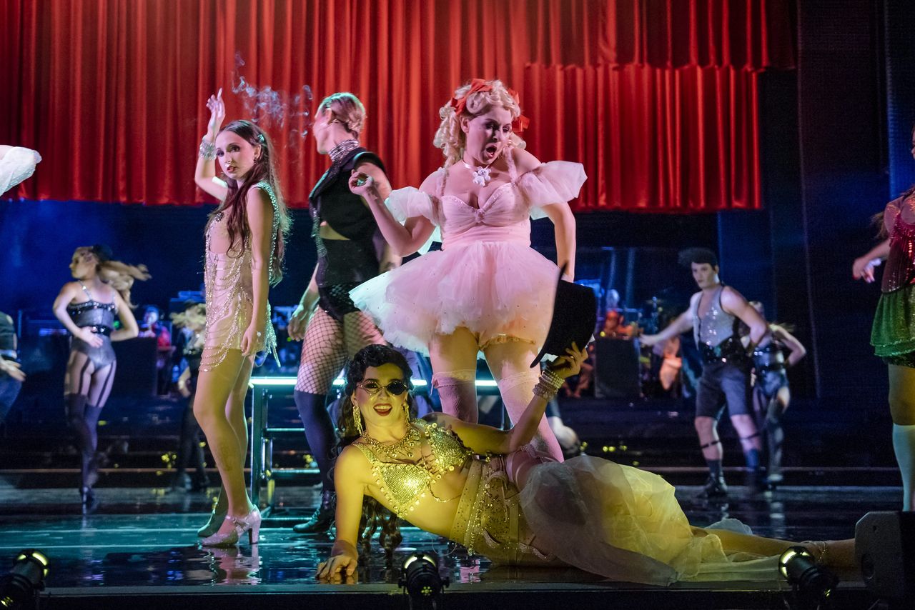 Mock. Czarna burleska