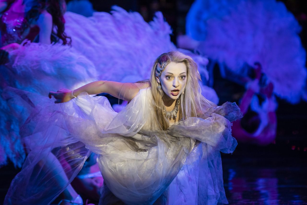 Mock. Czarna burleska