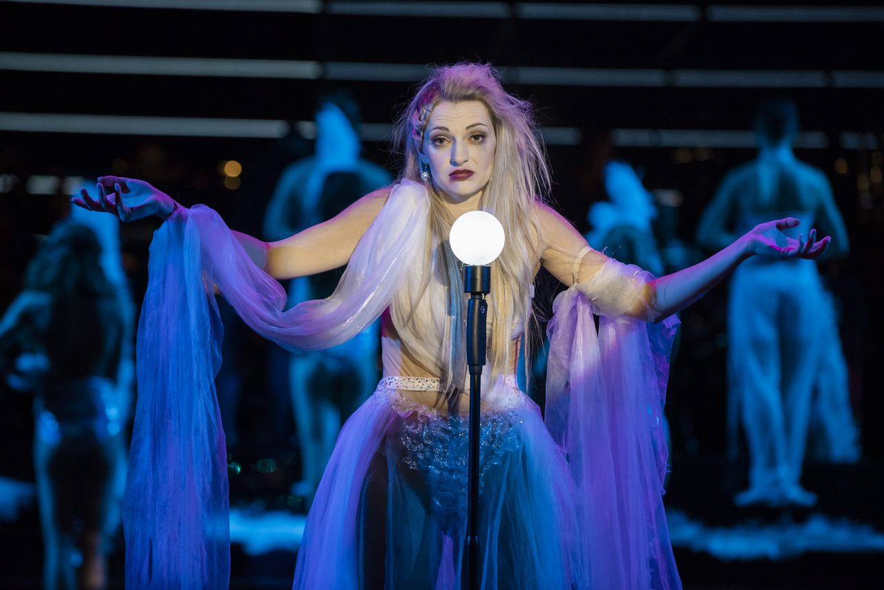 Mock. Czarna burleska