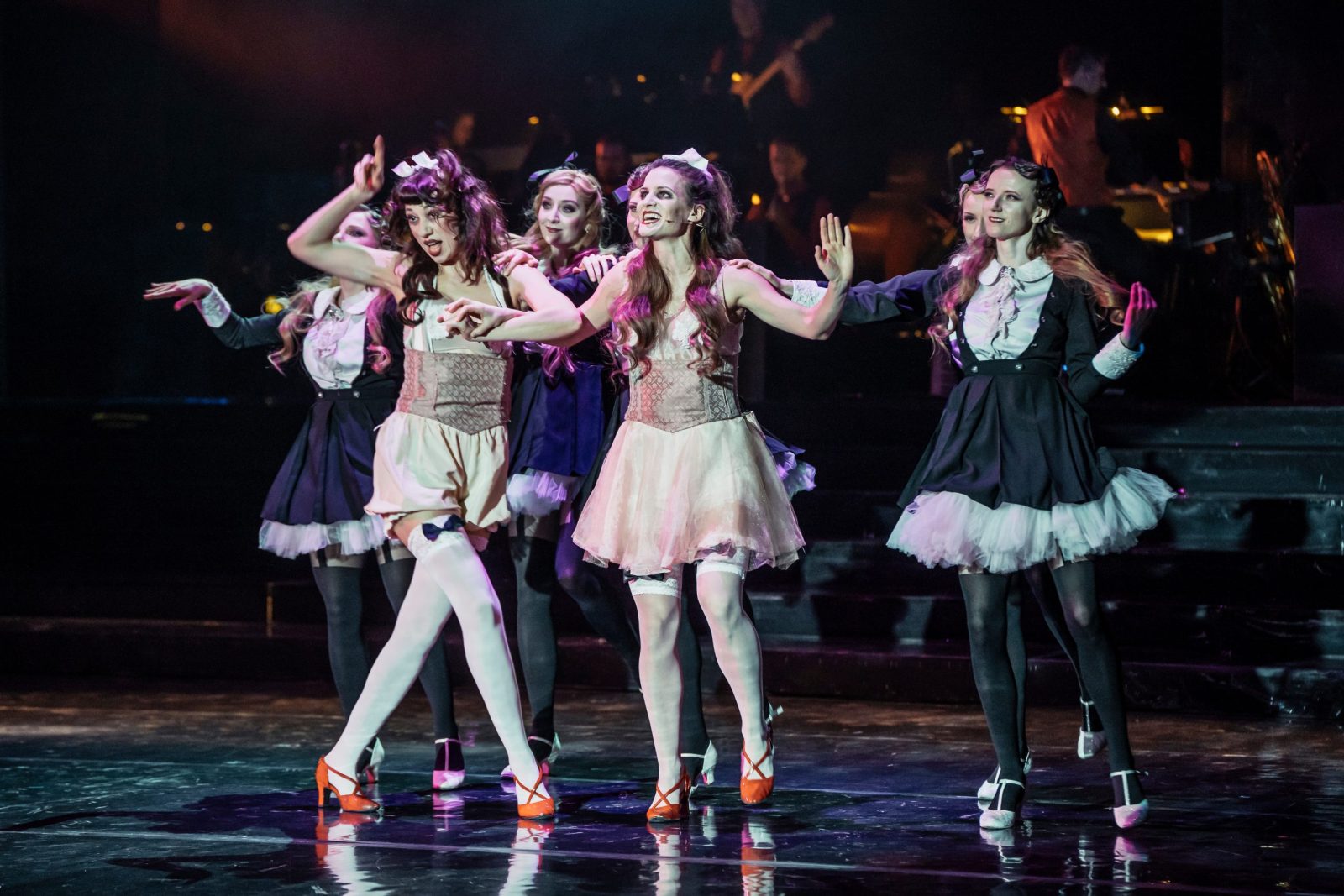 Mock. Czarna burleska