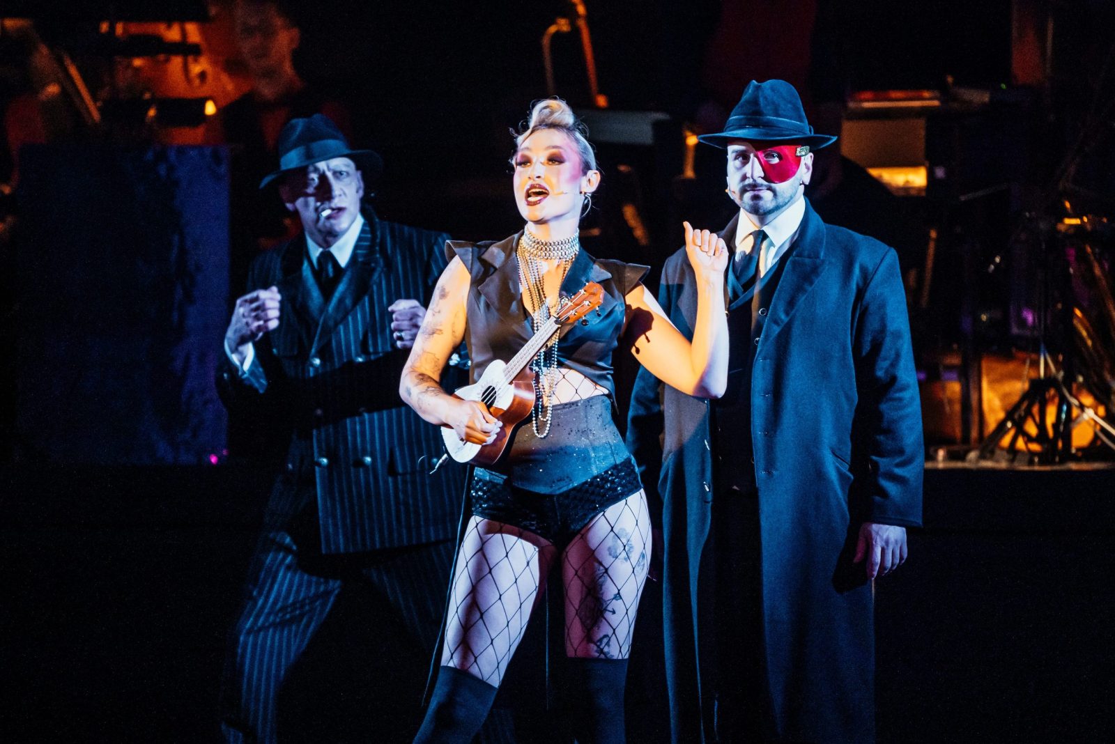 Mock. Czarna burleska